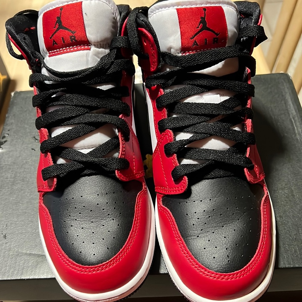 Air Jordan 1 Mid (GS)